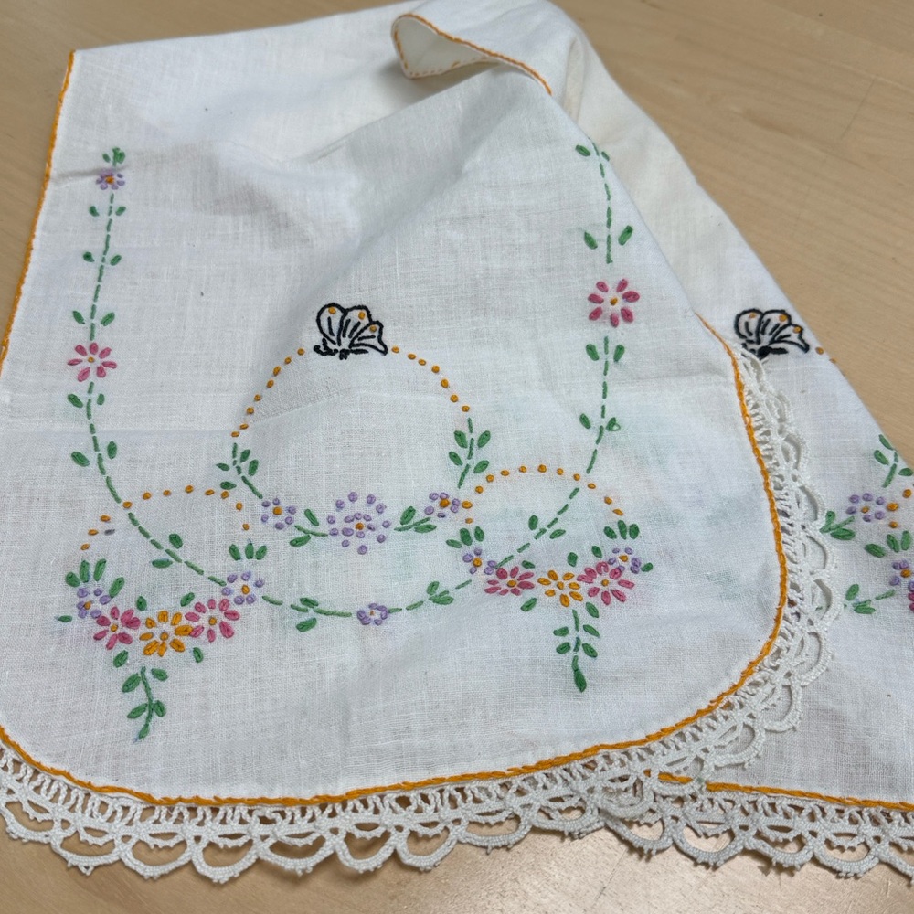Vintage Linen Embroidered Floral Table Runner or dresser Scarf with Lace Trim - Picture 10 of 13